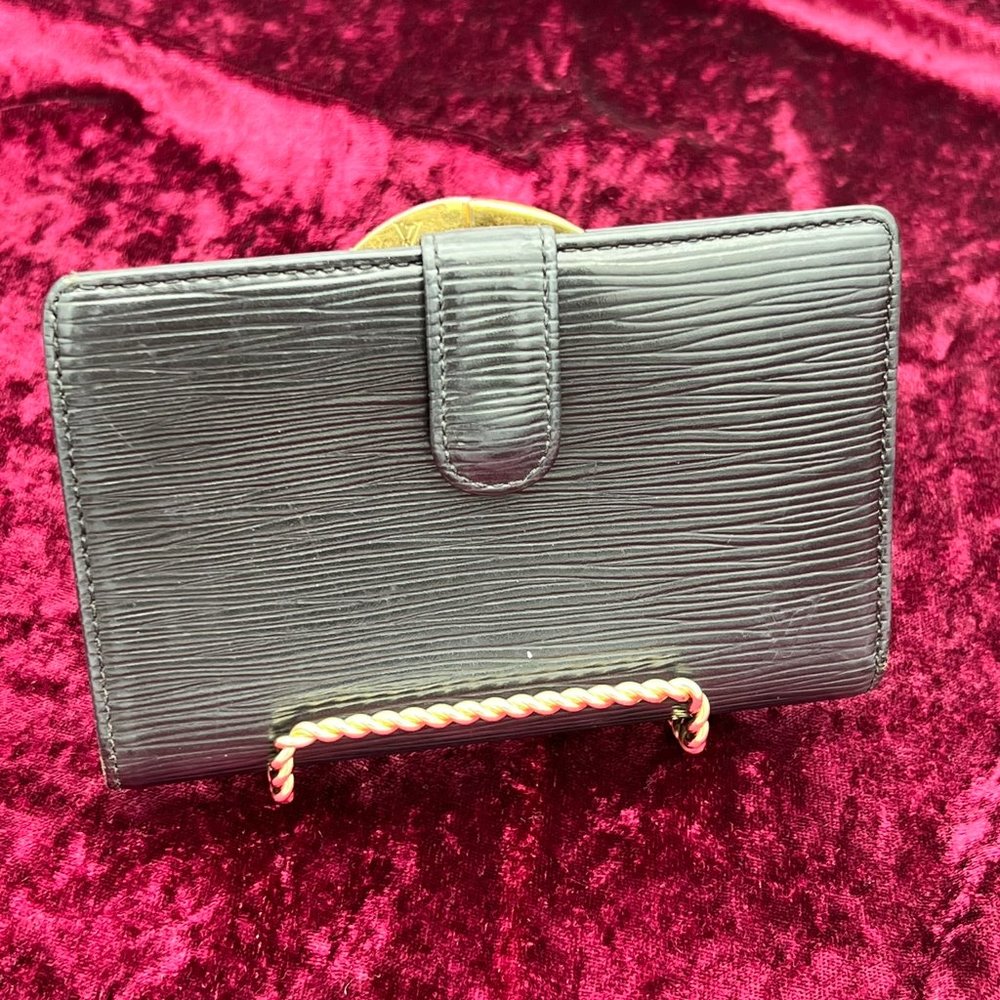 Louis Vuitton Epi Leather Kisslock Wallet